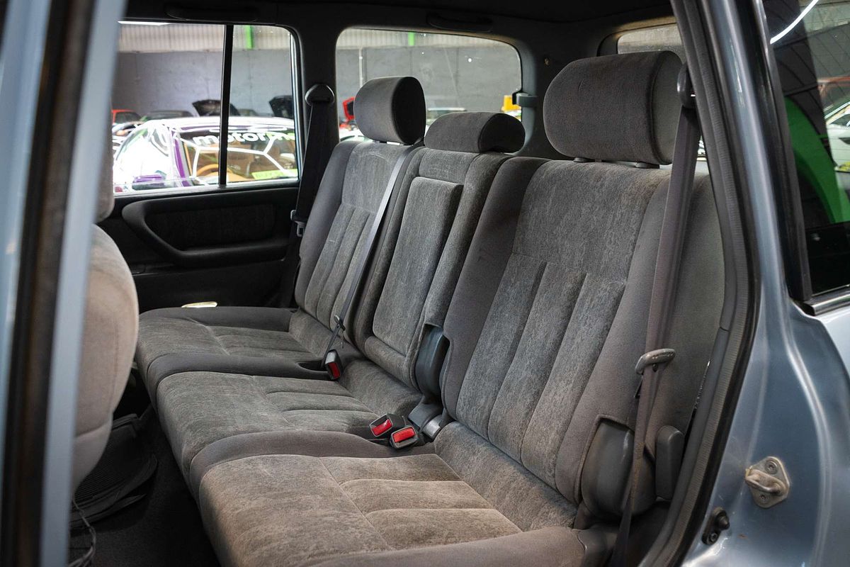 2002 Toyota Landcruiser GXL HZJ105R