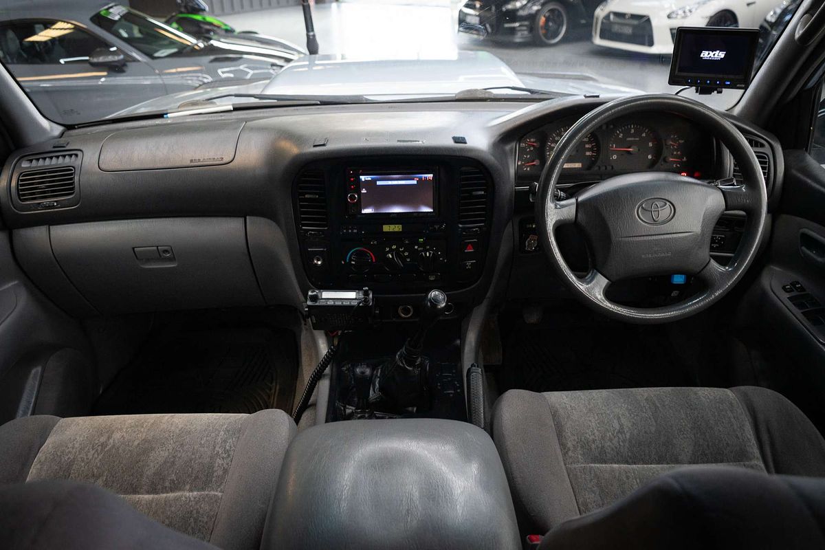 2002 Toyota Landcruiser GXL HZJ105R