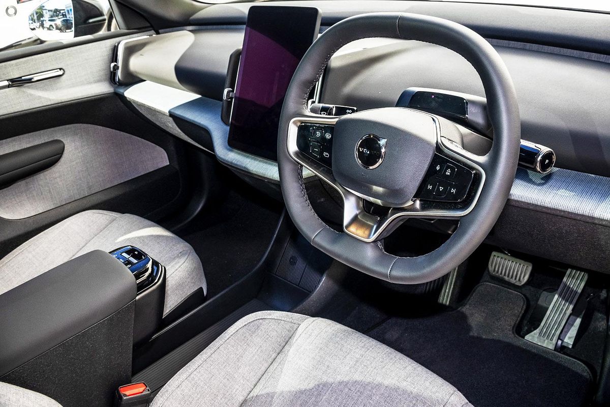 2024 Volvo EX30 Single Motor Extended Range Ultra