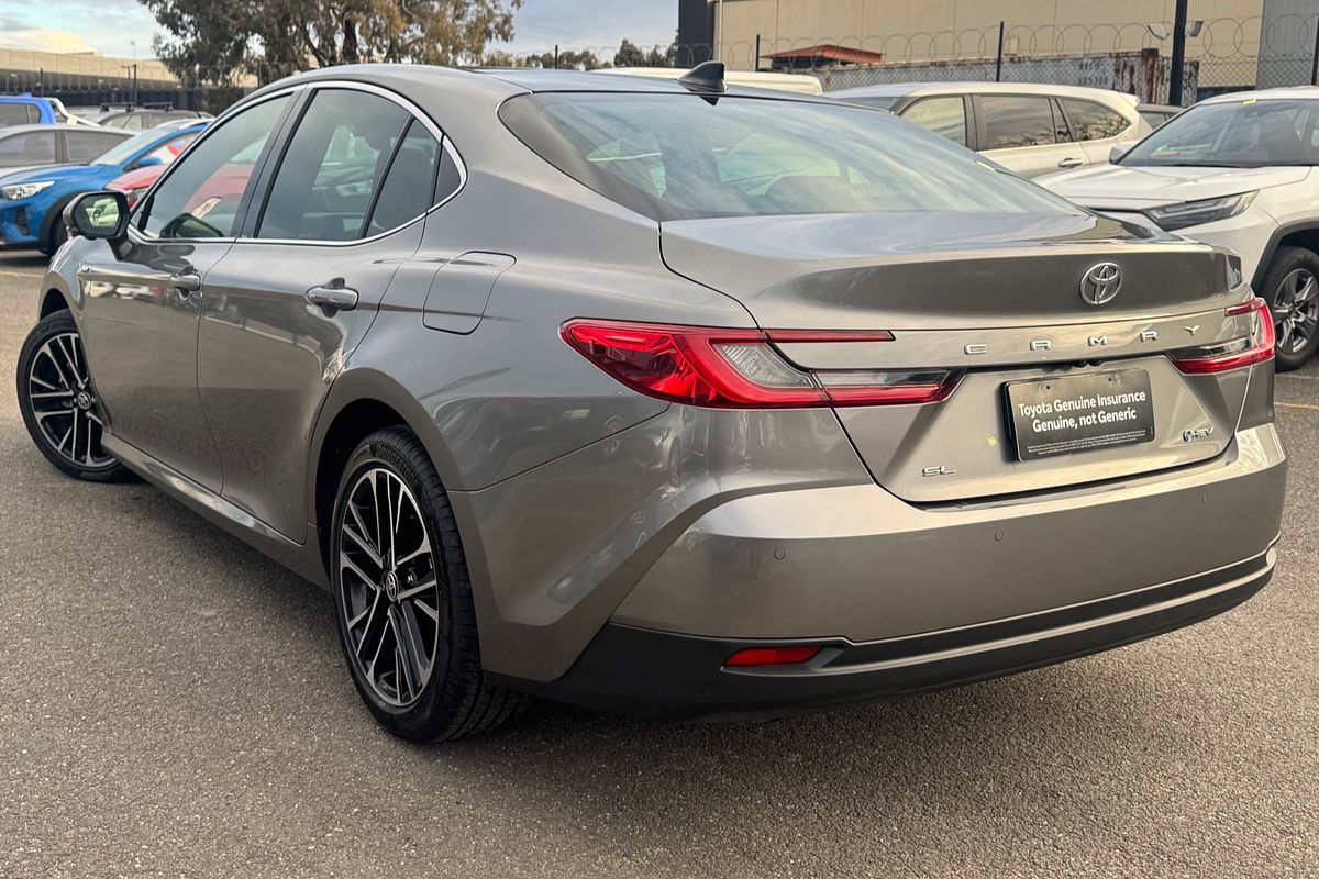 2025 Toyota Camry SL AXVH80R