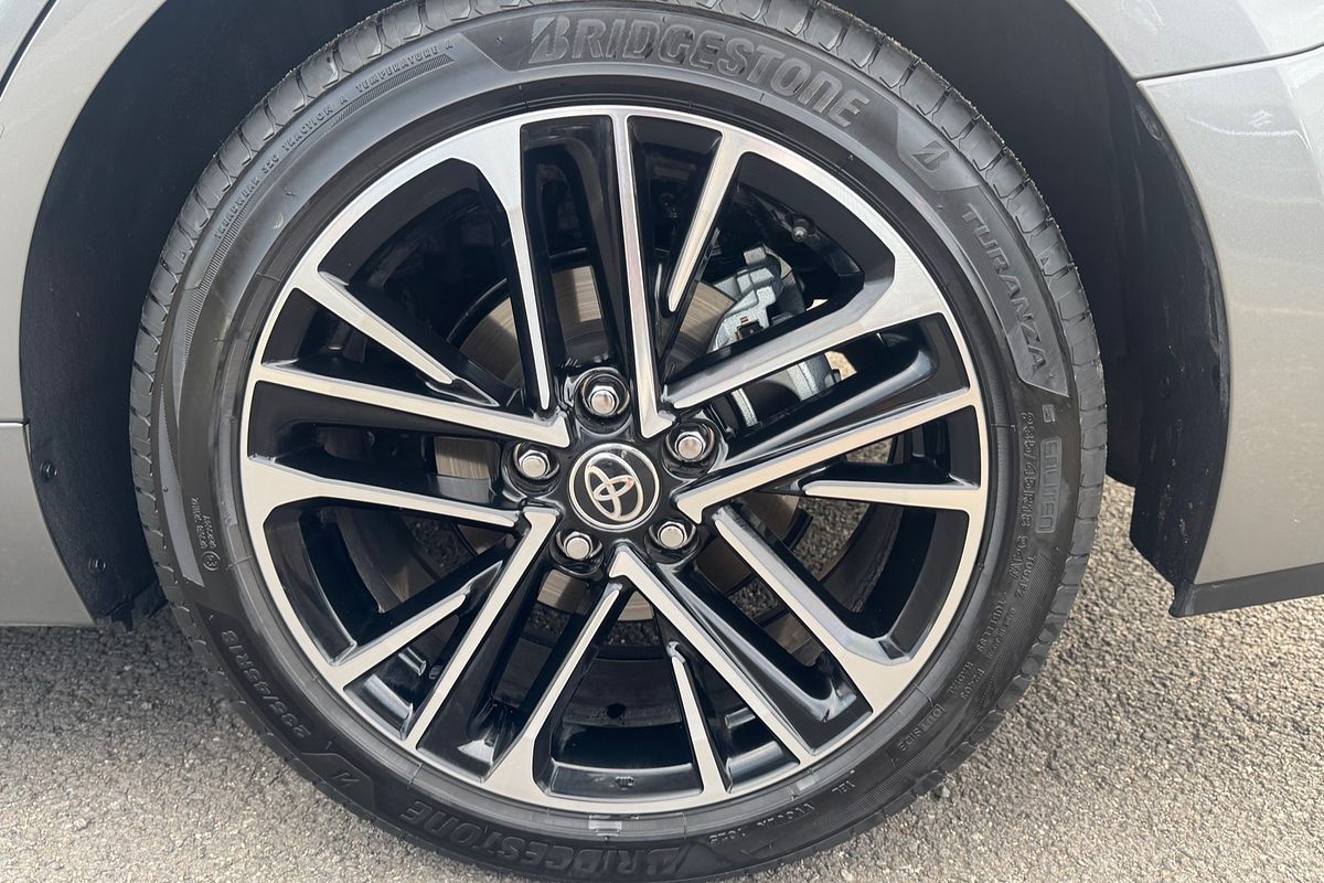 2025 Toyota Camry SL AXVH80R