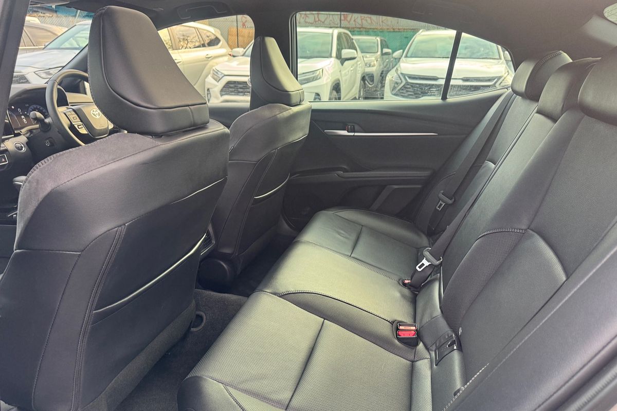 2025 Toyota Camry SL AXVH80R
