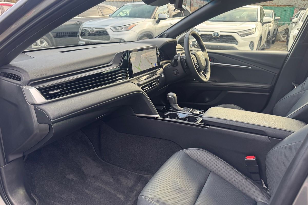 2025 Toyota Camry SL AXVH80R