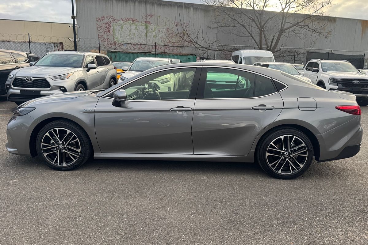 2025 Toyota Camry SL AXVH80R