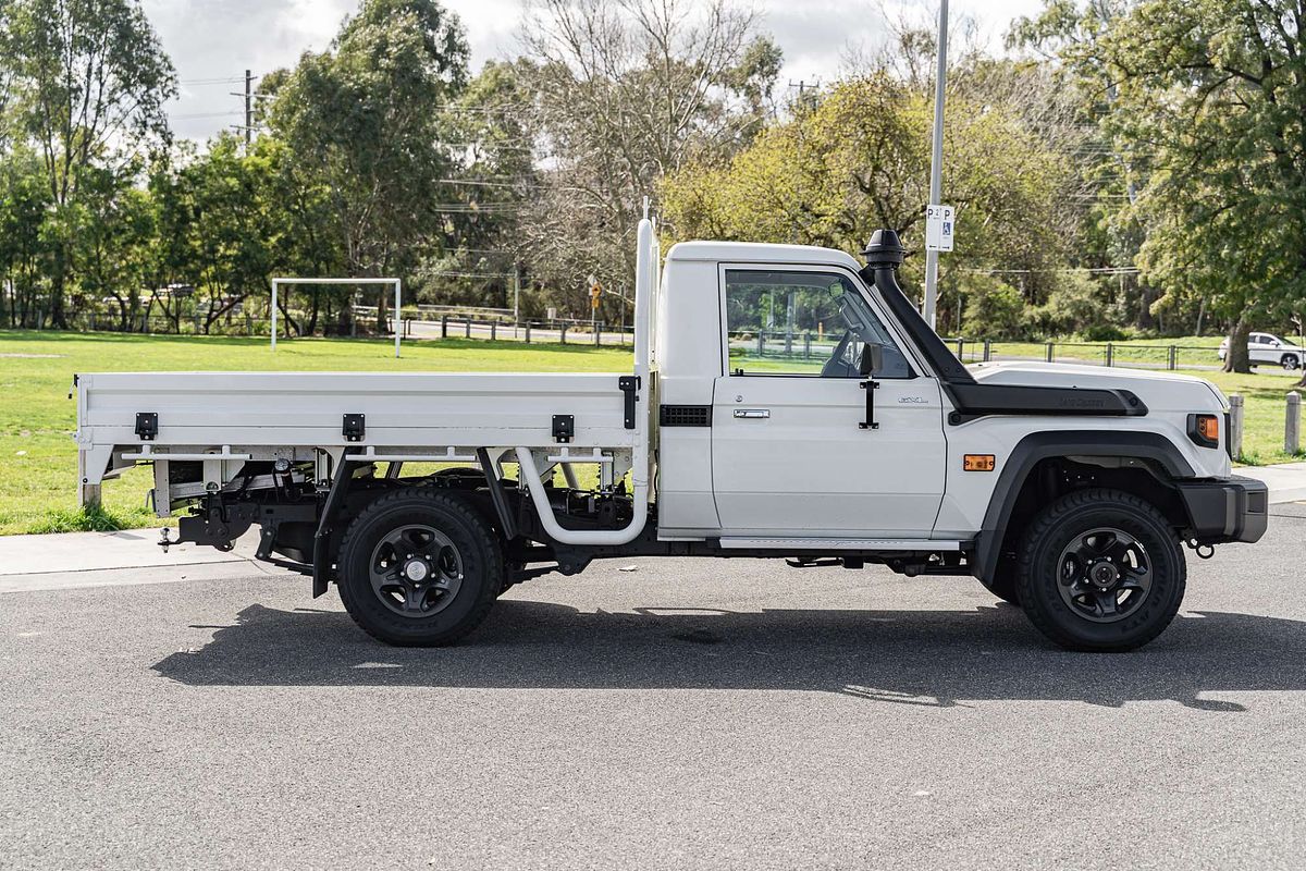 2024 Toyota Landcruiser GXL GDJL79R