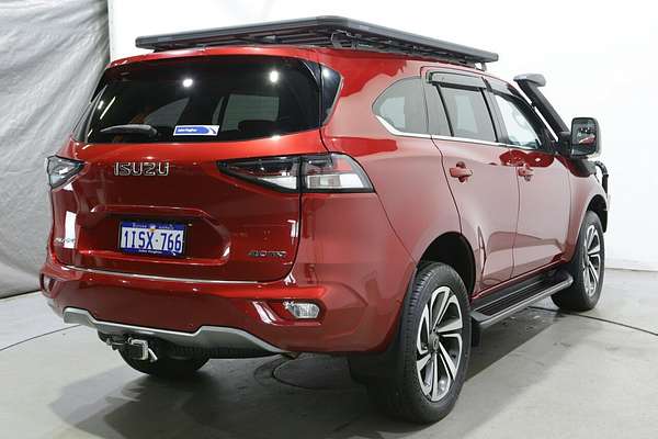 2022 Isuzu MU-X LS-T