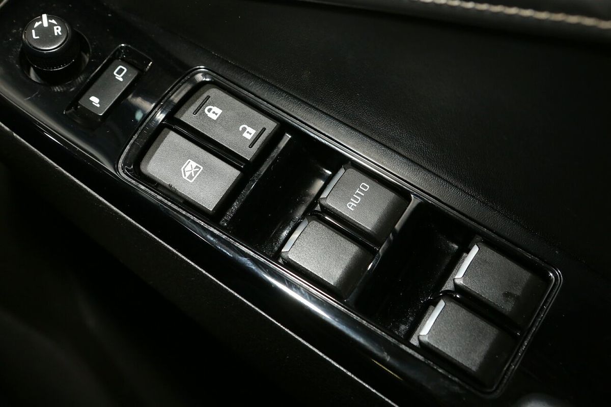 2022 Isuzu MU-X LS-T