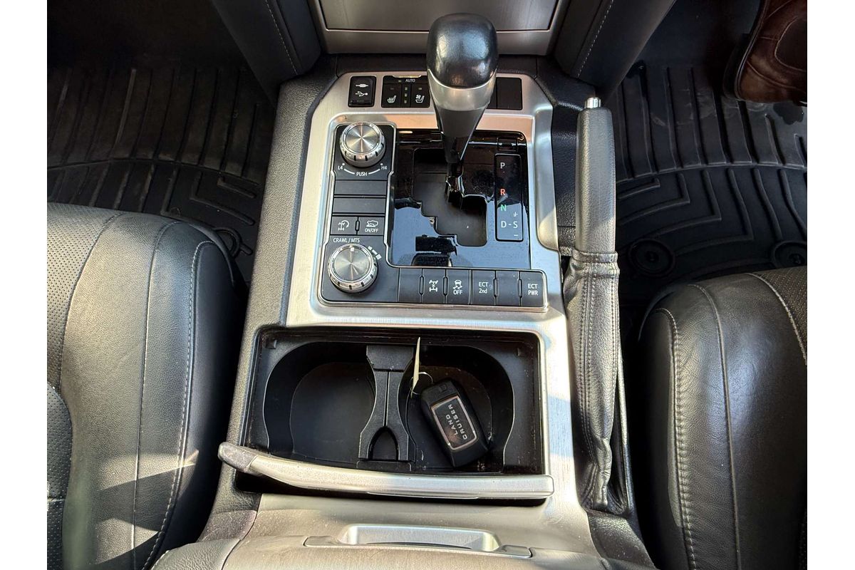2017 Toyota Landcruiser Sahara VDJ200R