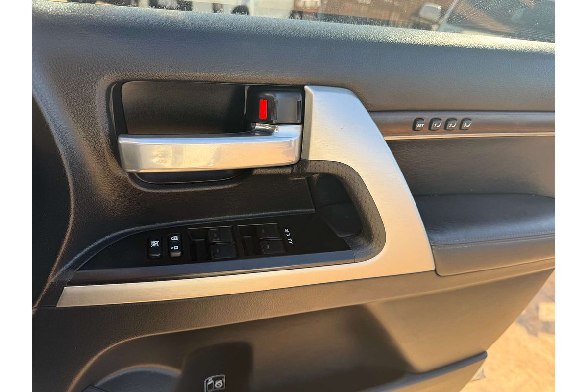 2017 Toyota Landcruiser Sahara VDJ200R
