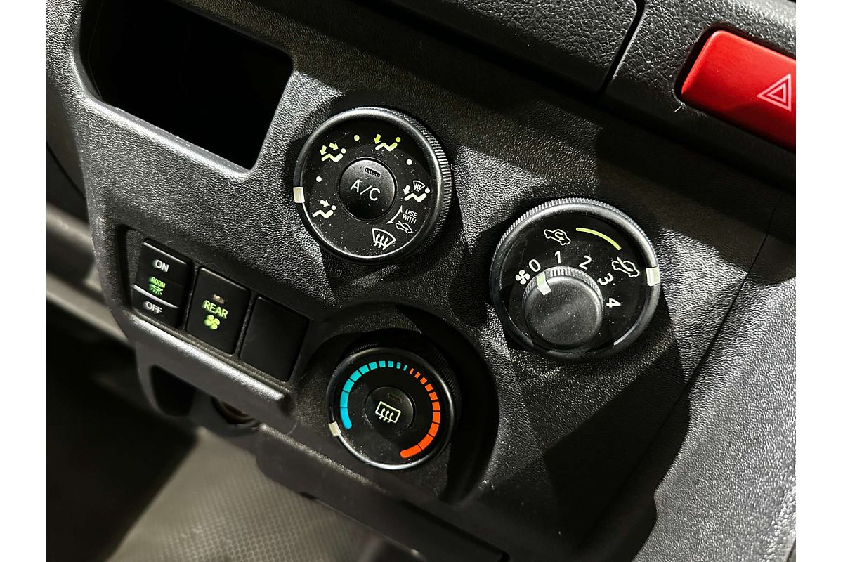 2016 Toyota Hiace Commuter KDH223R
