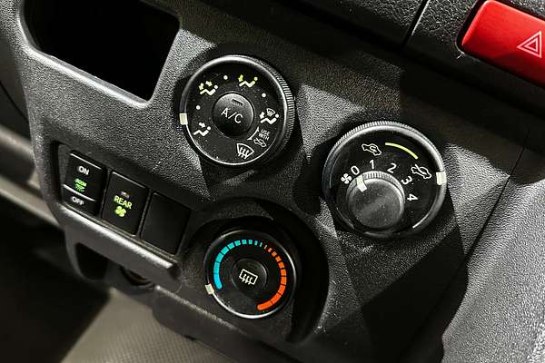 2016 Toyota Hiace Commuter KDH223R
