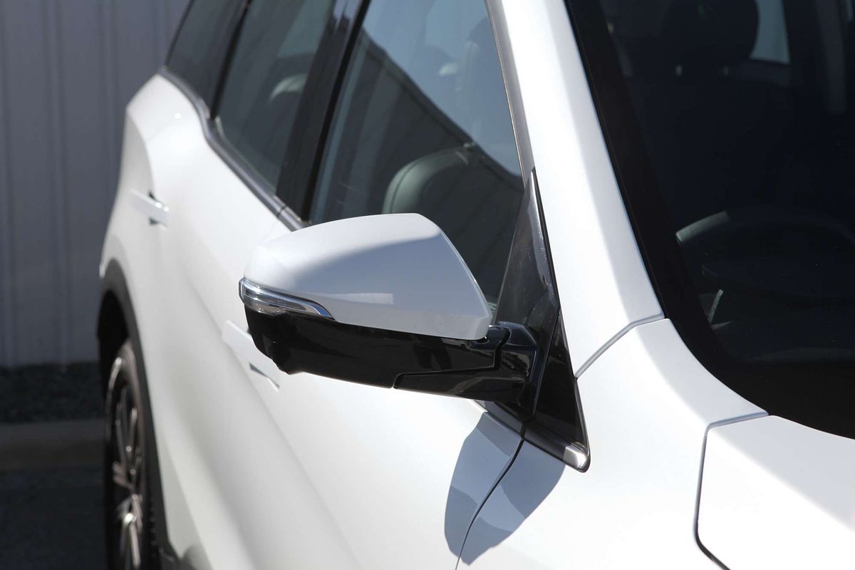 2025 Mahindra XUV700 AX7L