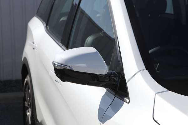 2025 Mahindra XUV700 AX7L