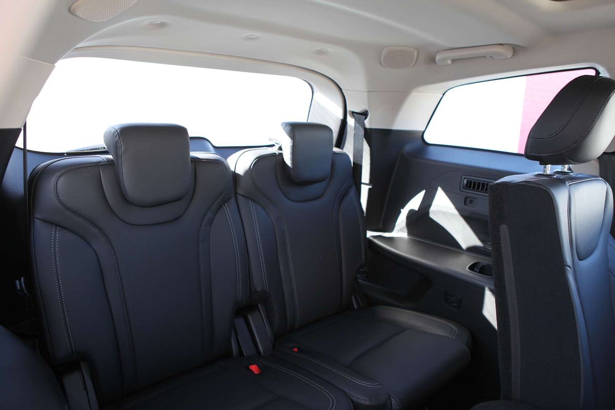 2025 Mahindra XUV700 AX7L