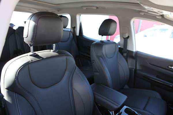 2025 Mahindra XUV700 AX7L