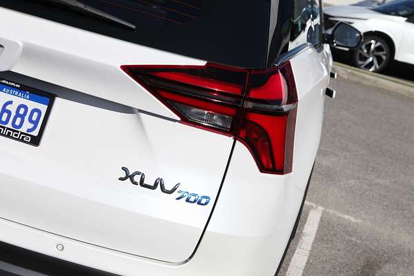 2025 Mahindra XUV700 AX7L
