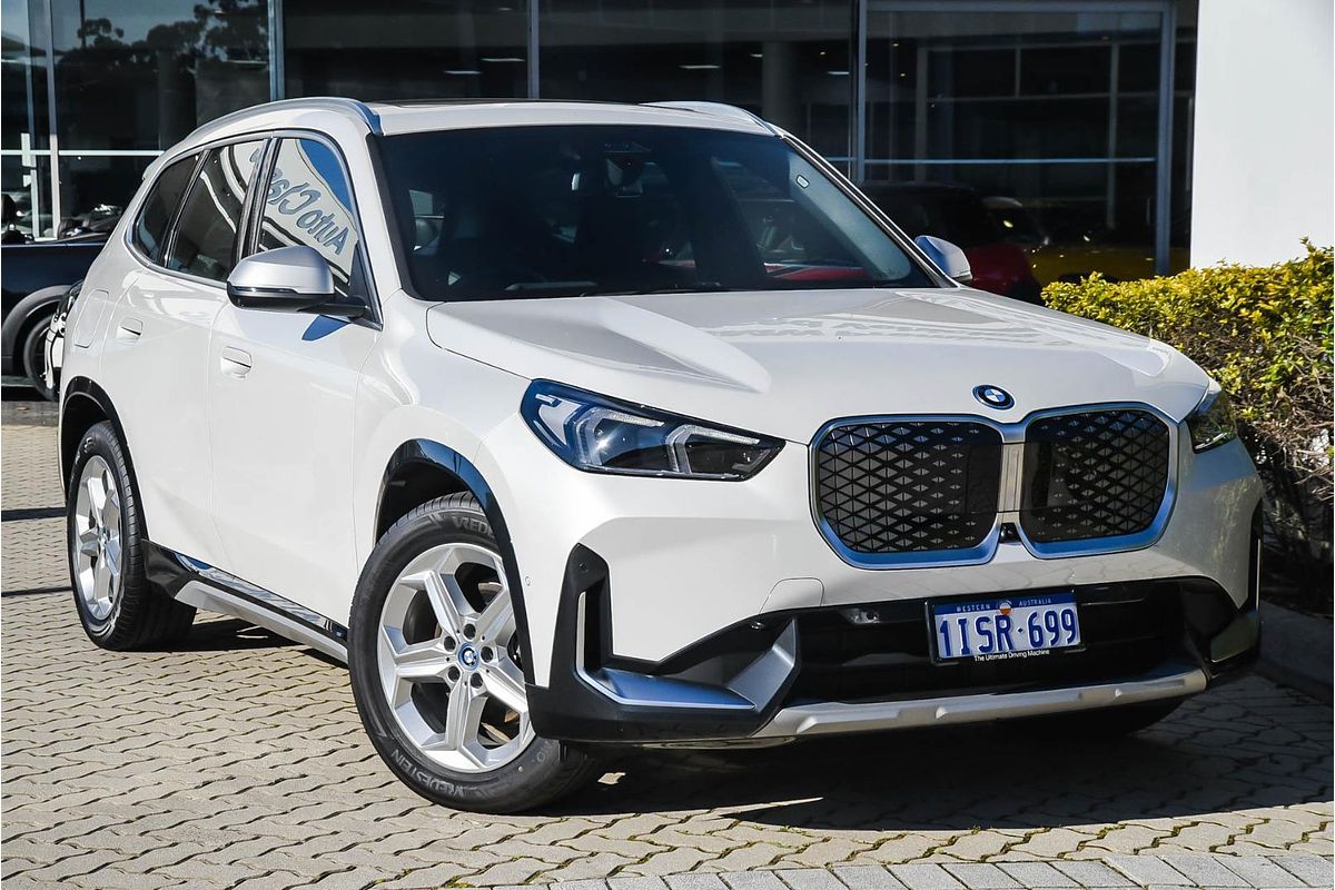 2024 BMW iX1 eDrive20 xLine U11