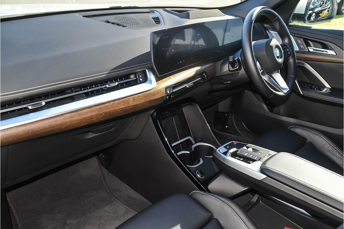 2024 BMW iX1 eDrive20 xLine U11