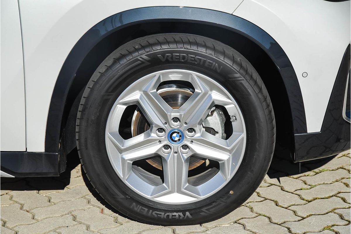 2024 BMW iX1 eDrive20 xLine U11