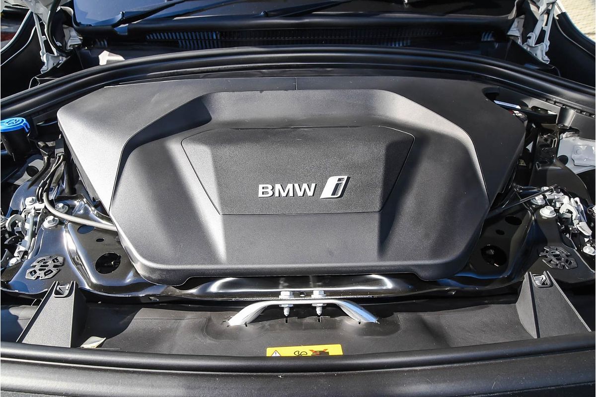 2024 BMW iX1 eDrive20 xLine U11