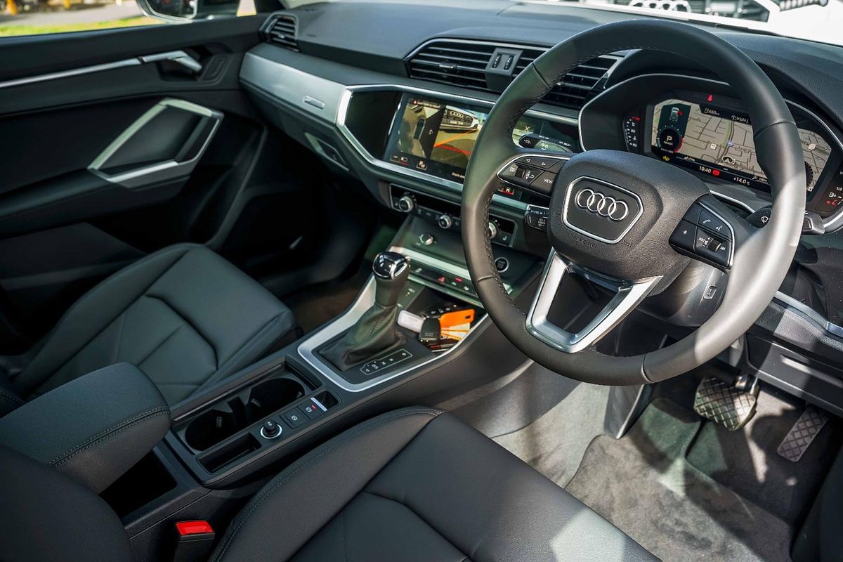 2025 Audi Q3 35 TFSI S line edition F3