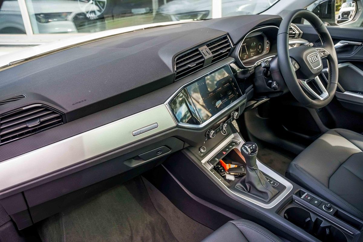 2025 Audi Q3 35 TFSI S line edition F3