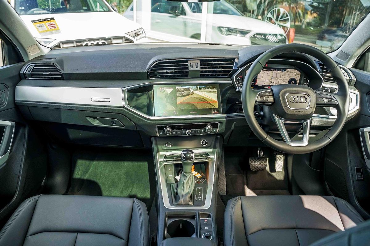 2025 Audi Q3 35 TFSI S line edition F3