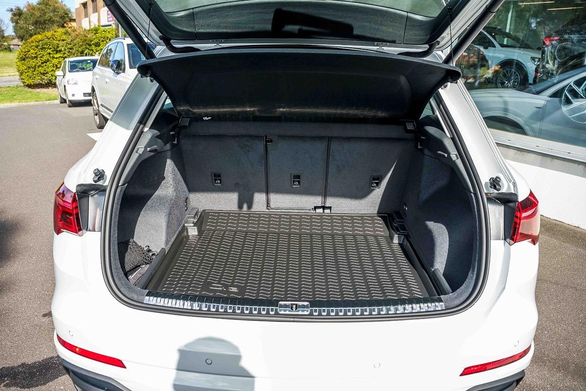 2025 Audi Q3 35 TFSI S line edition F3