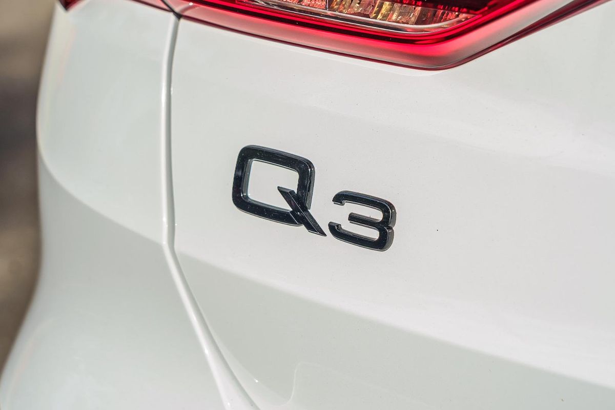 2025 Audi Q3 35 TFSI S line edition F3