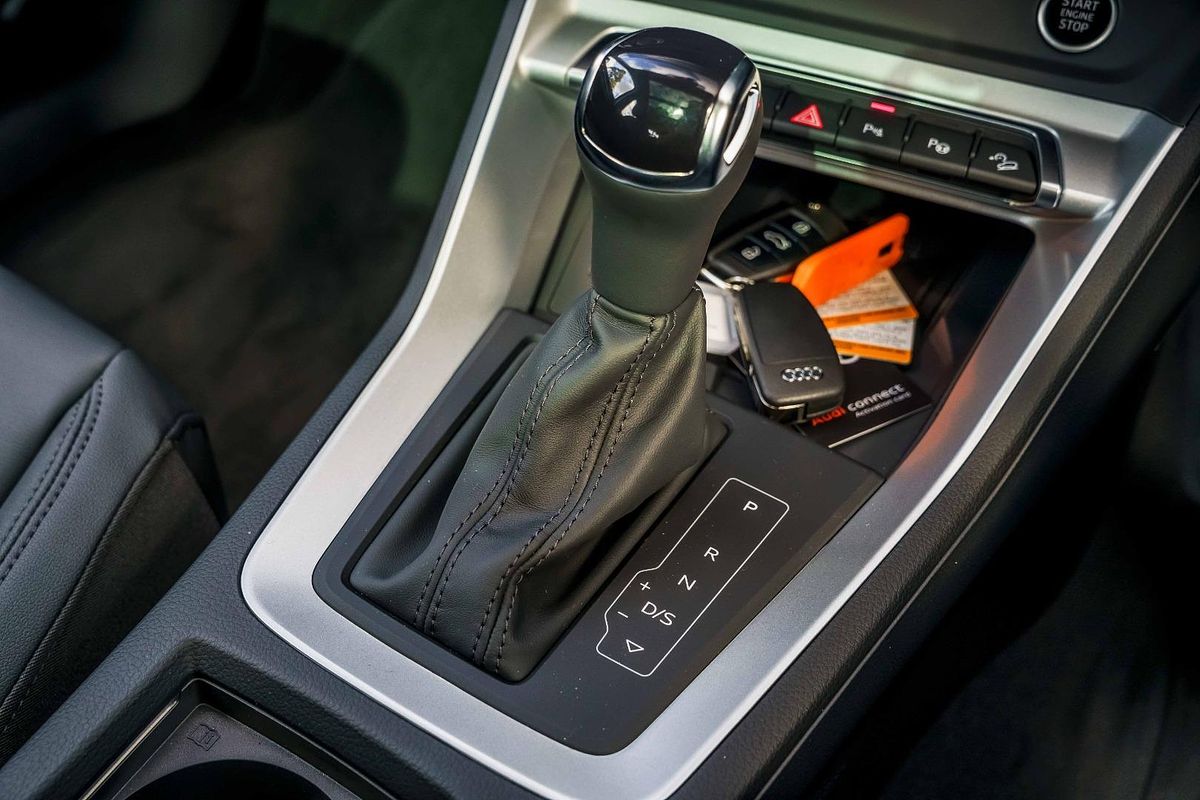 2025 Audi Q3 35 TFSI S line edition F3