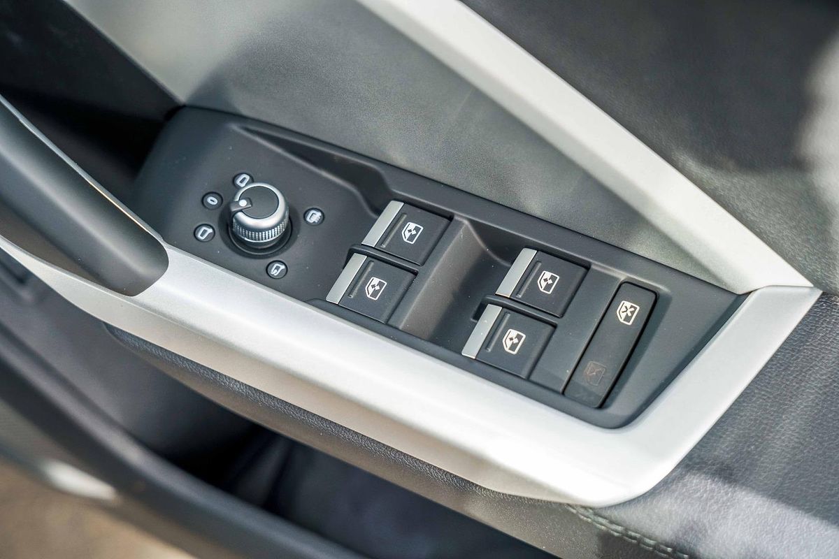 2025 Audi Q3 35 TFSI S line edition F3