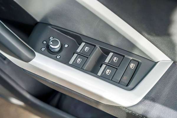 2025 Audi Q3 35 TFSI S line edition F3