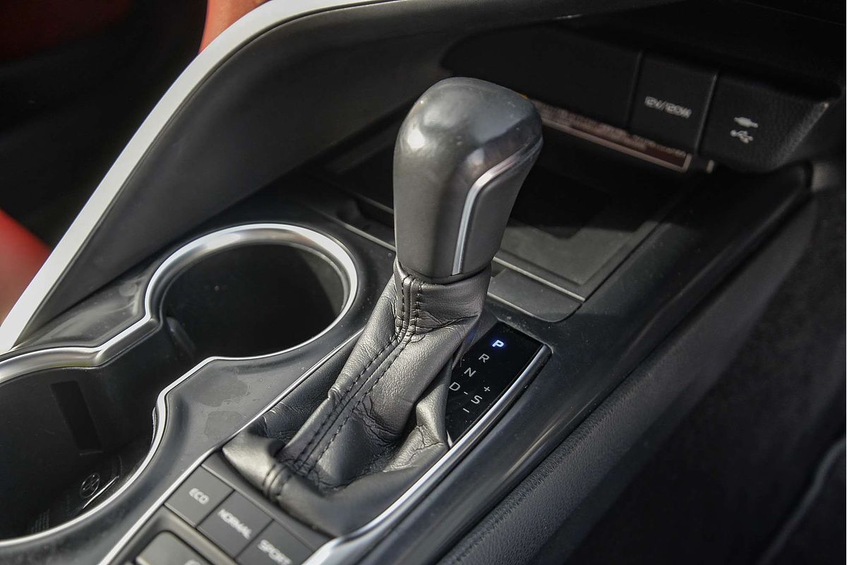 2018 Toyota Camry SX GSV70R