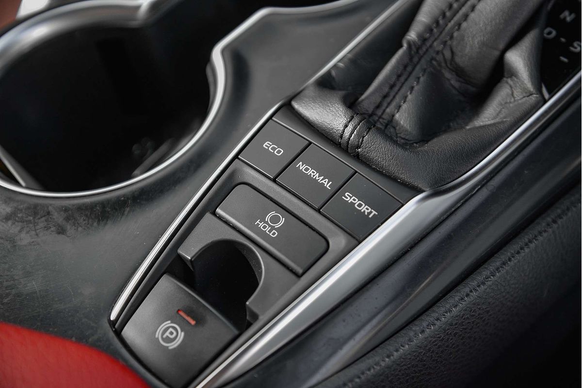 2018 Toyota Camry SX GSV70R