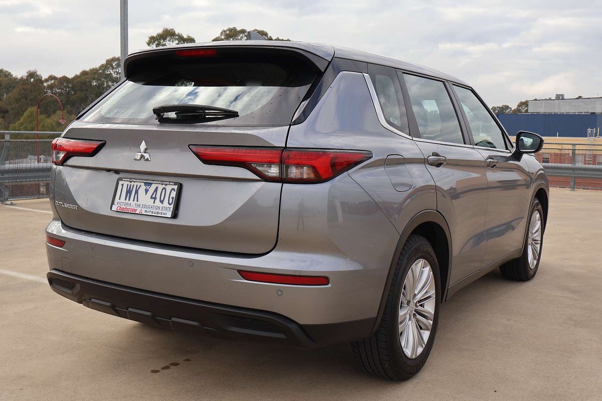 2022 Mitsubishi Outlander ES ZM