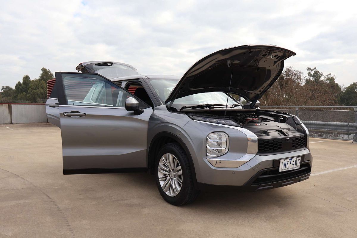 2022 Mitsubishi Outlander ES ZM
