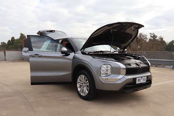 2022 Mitsubishi Outlander ES ZM