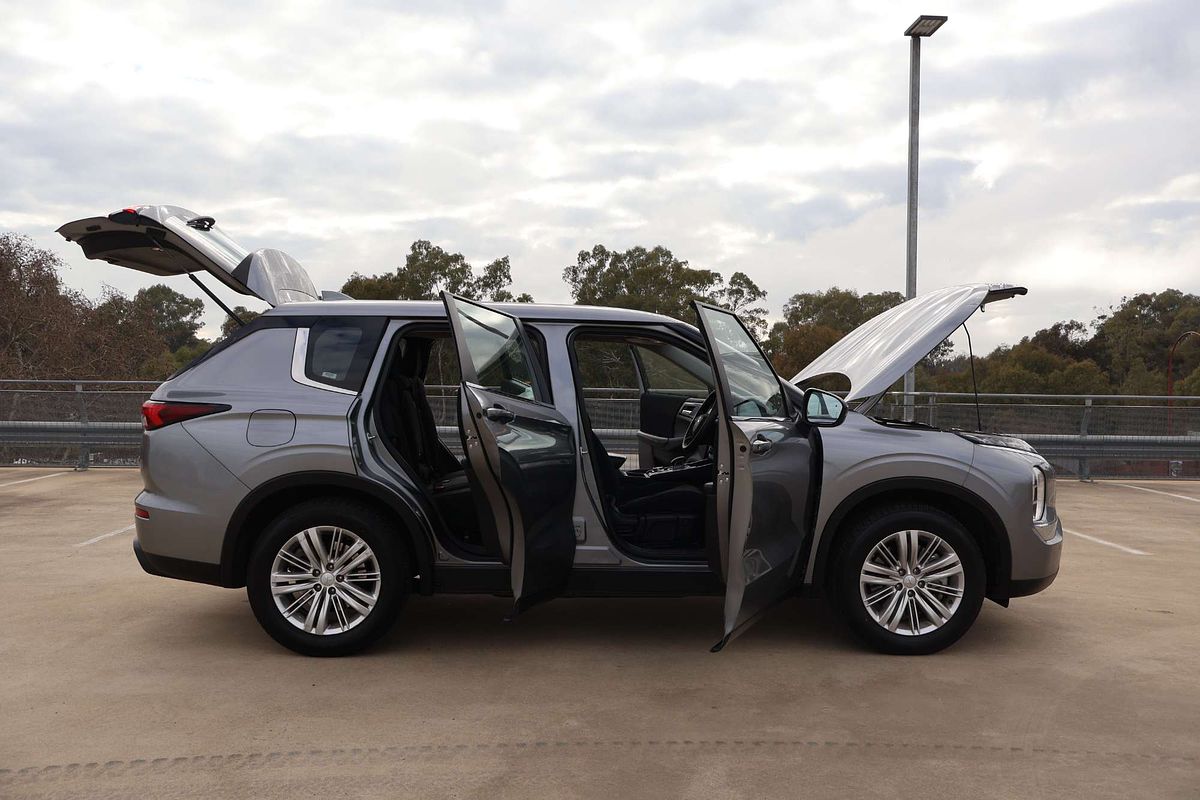 2022 Mitsubishi Outlander ES ZM