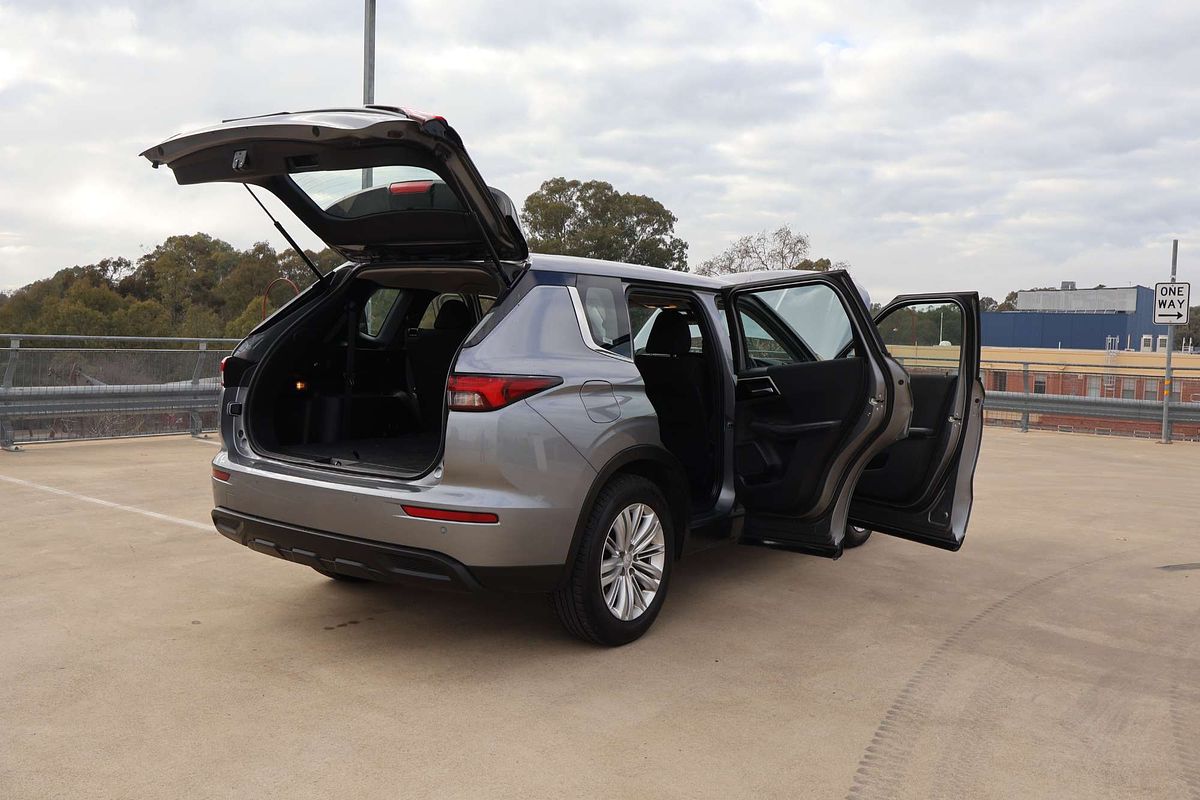 2022 Mitsubishi Outlander ES ZM
