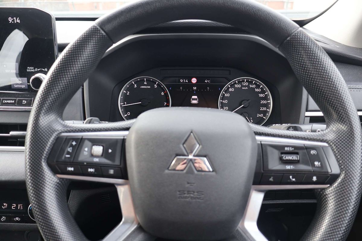 2022 Mitsubishi Outlander ES ZM