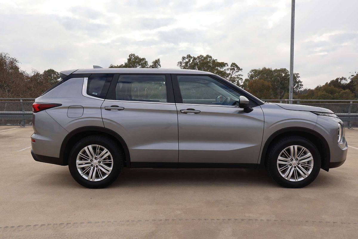 2022 Mitsubishi Outlander ES ZM
