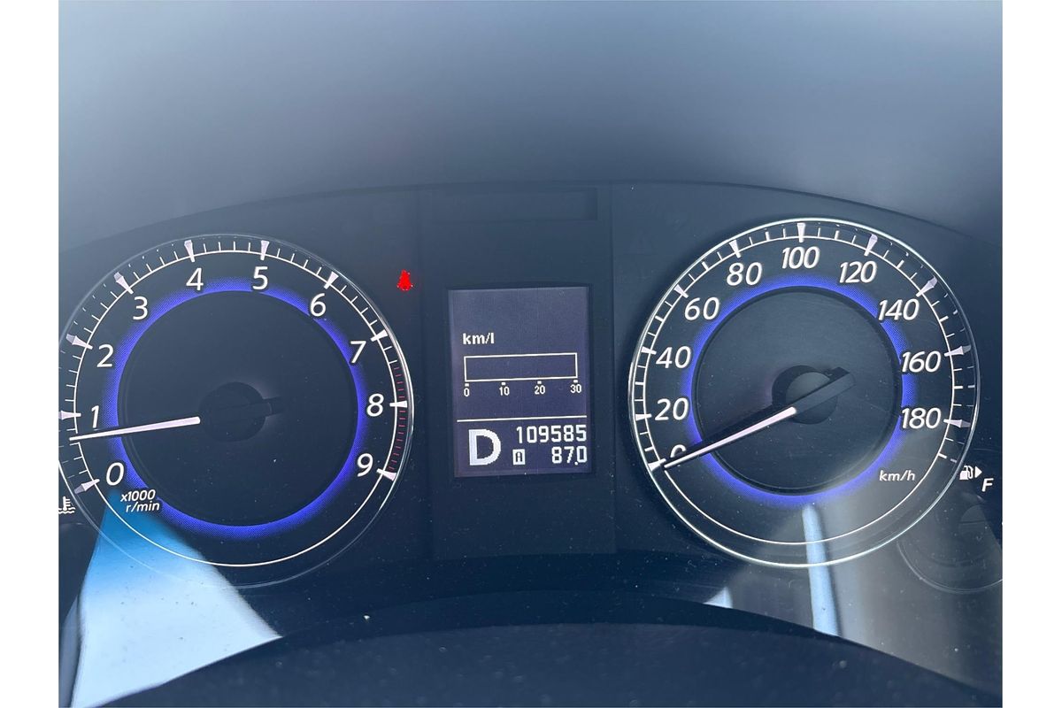 2011 Nissan Skyline Executive NJ50