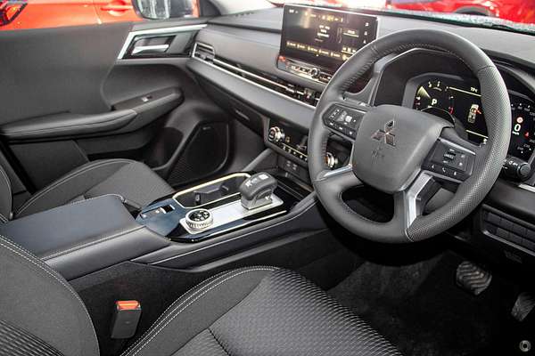2025 Mitsubishi Outlander LS ZM