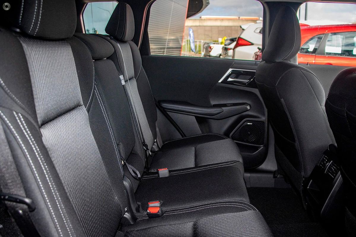 2025 Mitsubishi Outlander LS ZM