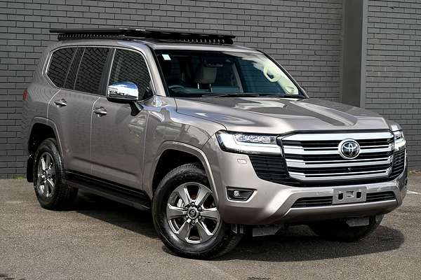 2023 Toyota Landcruiser Sahara FJA300R