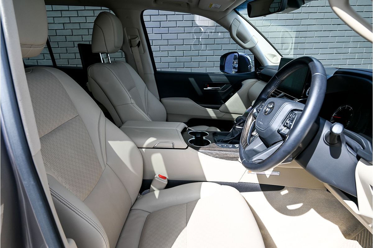 2023 Toyota Landcruiser Sahara FJA300R