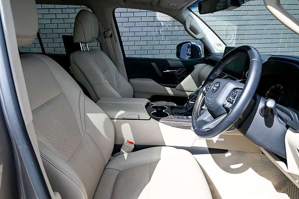 2023 Toyota Landcruiser Sahara FJA300R