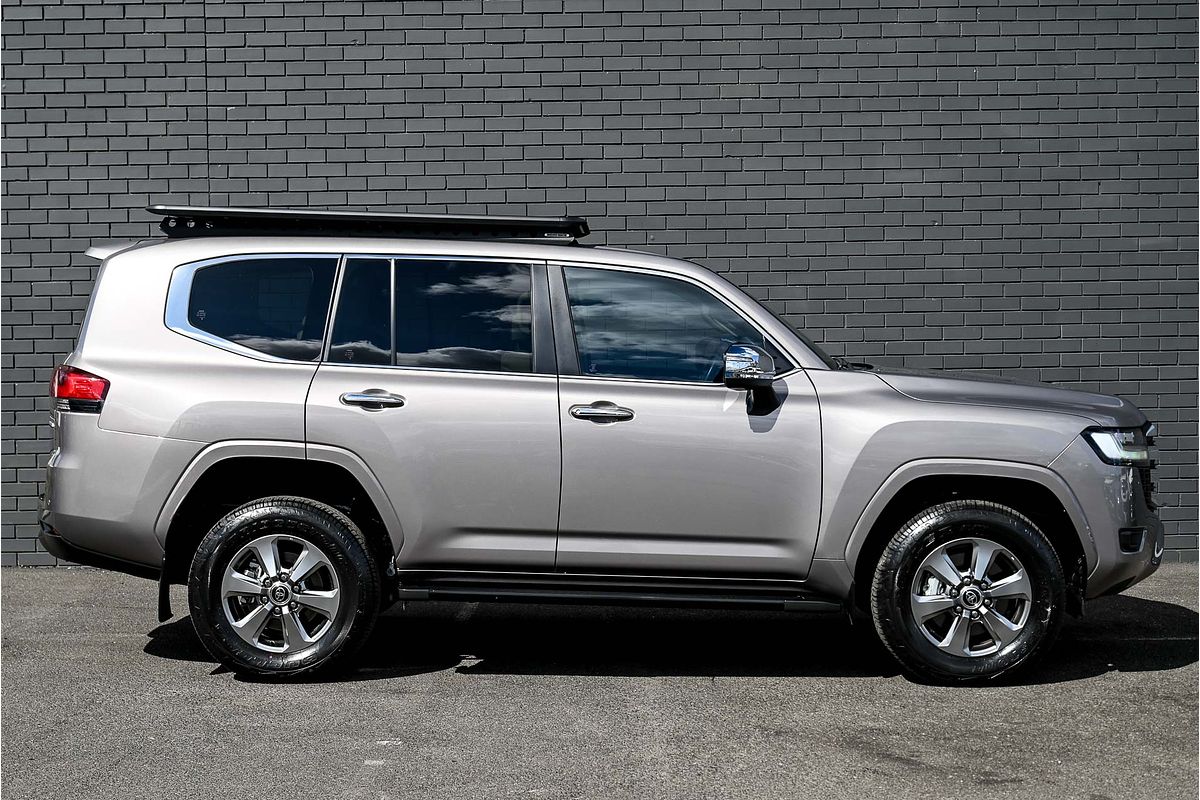 2023 Toyota Landcruiser Sahara FJA300R