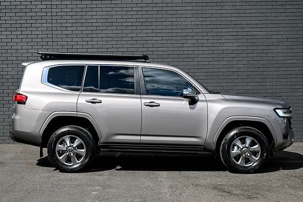 2023 Toyota Landcruiser Sahara FJA300R