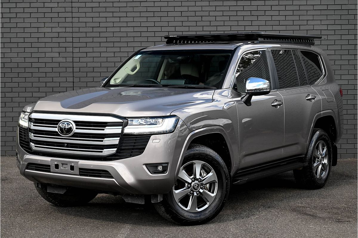 2023 Toyota Landcruiser Sahara FJA300R